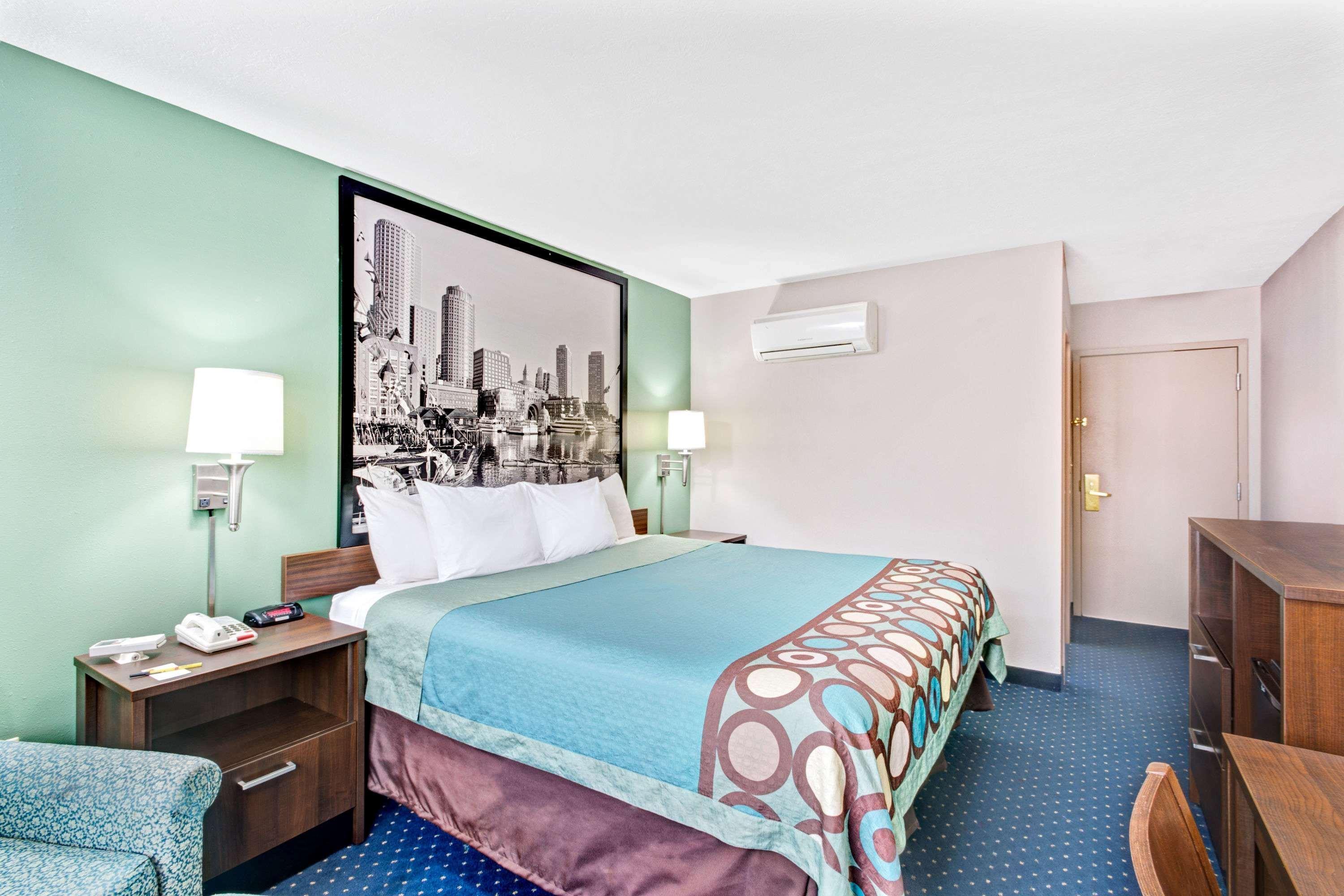 Super 8 By Wyndham Brockton Hotel Exterior photo